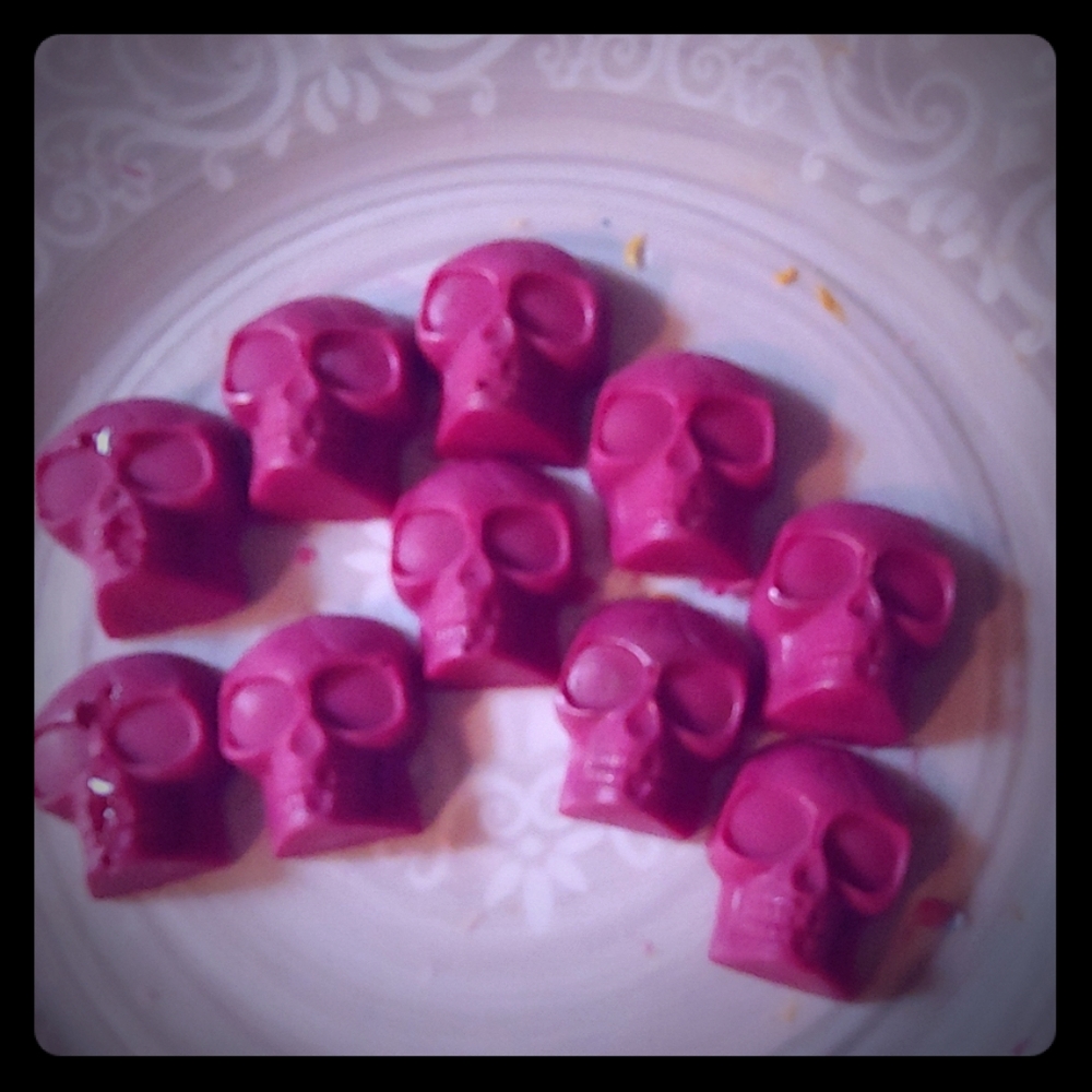 Black cherry skulls